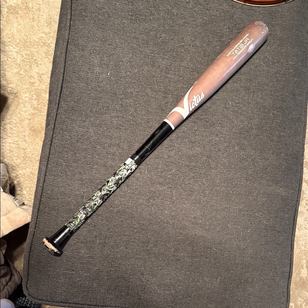 Victus Kids Baseball Bat - Black and Brown